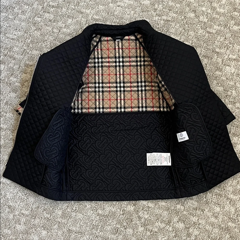 Burberry Girls’ Gia Cocoon Black TB Monogram Quilted Coat/Check Interior—6Y - Picture 8 of 16
